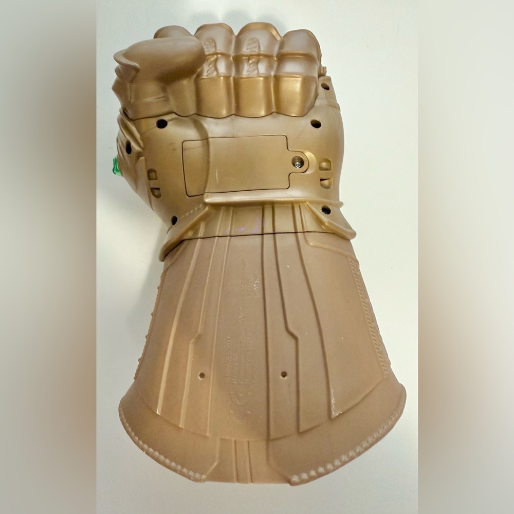 Avengers Toy Glove - Picture 4 of 7